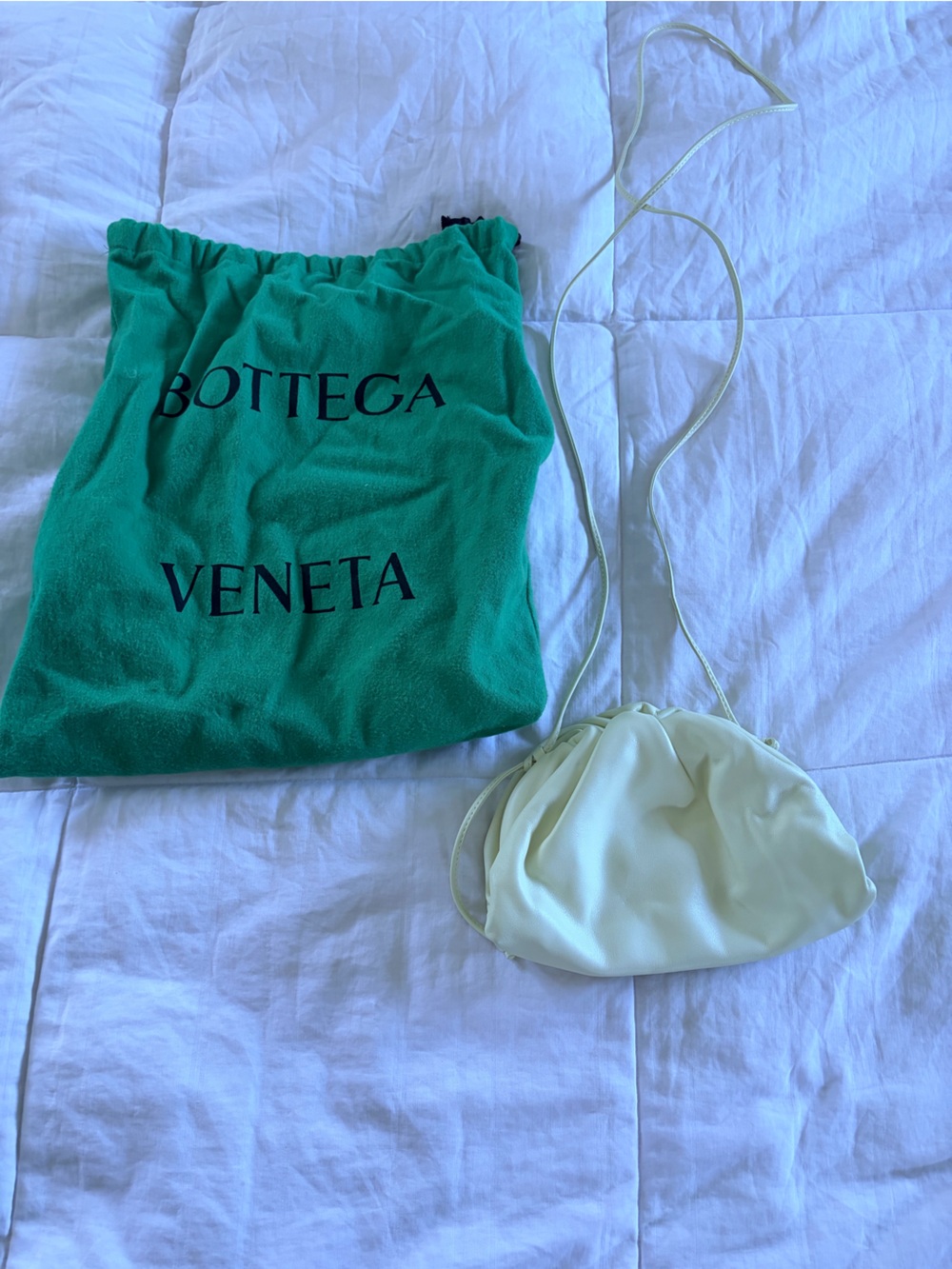 PRISTINE😍STUNNING Bottega Veneta Pistachio Pale Green Drawstring Pouch Bag